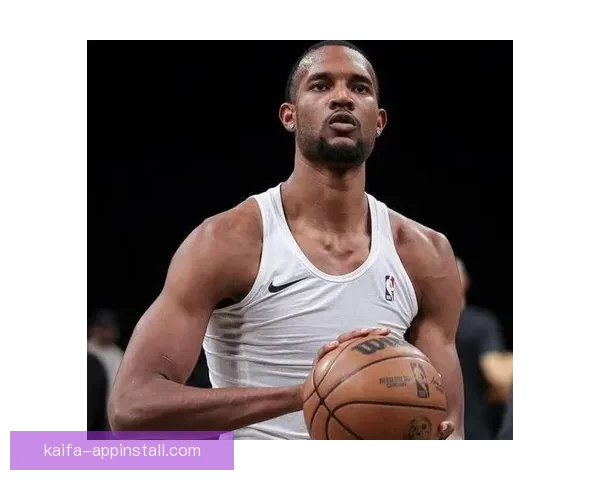 莫布利赞哈登为顶级传球手 总能精准穿透防守缝隙送球