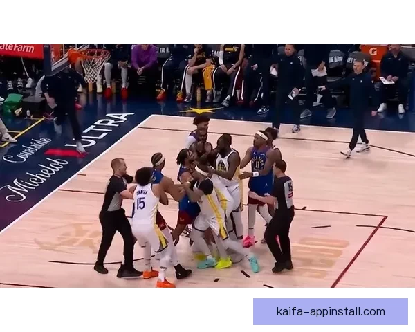 火药味浓烈勇士掘金球员冲突升级佩顿纳吉梅尔顿三人同时吃T